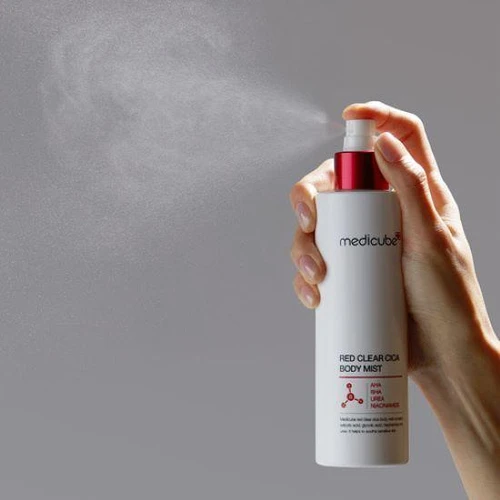 Medicube Red Succinic Acid Body Mist 150ml | מדיקיוב מיסט גוף רד חומצה סוקסינית 150 מ"ל