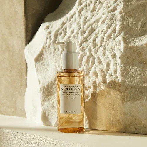 סקין 1004 שמן ניקוי קליל - SKIN1004 Madagascar Centella Light Cleansing Oil (200ml) - להסרת איפור וניקוי עמוק
 