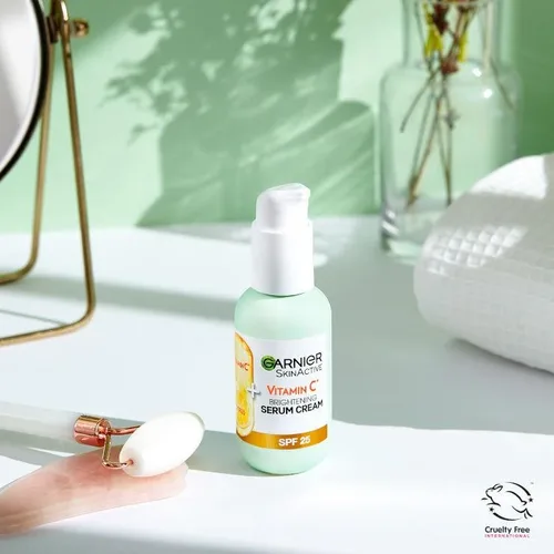 גרנייה קרם-סרום ויטמין C עם SPF 25 - Garnier Vitamin C Brightening Serum Cream (50ml) - להבהרה והגנה מהשמש