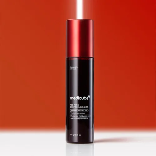 מדיקיוּב פילינג גוף לטיפול באקנה ופגמים - Medicube Red Acne Body Peeling Shot (110g) - למראה עור גוף חלק, נקי וזוהר