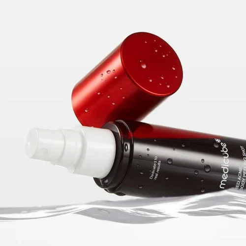 מדיקיוּב פילינג גוף לטיפול באקנה ופגמים - Medicube Red Acne Body Peeling Shot (110g) - למראה עור גוף חלק, נקי וזוהר