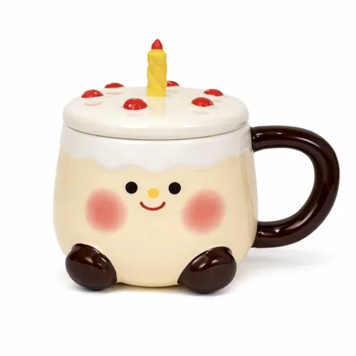 Cute Cake & Cherry Ceramic Mug with Lid 400ml | ספל קרמיקה מעוצב כעוגה עם דובדבנים ומכסה תואם